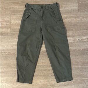Banana Republic - Barrel Leg Cargo Pants - 4 - Olive - EUC